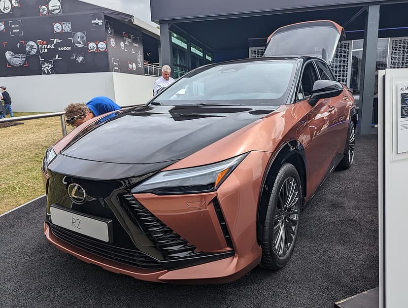 LEXUS RZ 300e — Foto af sandsynlig version
