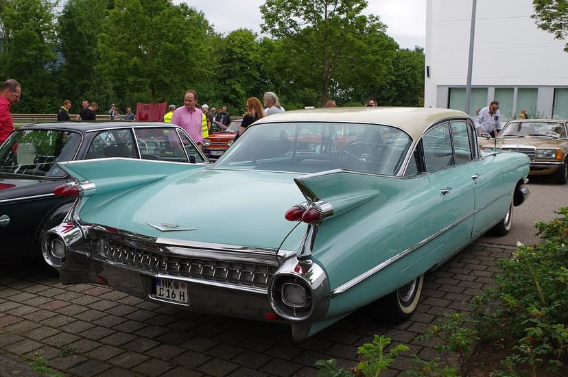 CADILLAC DE VILLE — Foto af sandsynlig version