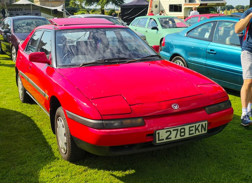 MAZDA 323 — Foto af sandsynlig version